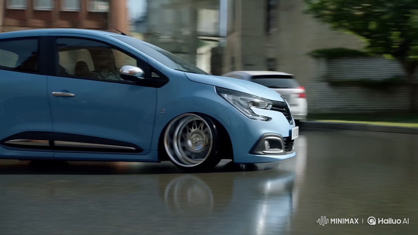 Renault Twingo Soaks Police with Dramatic Splash